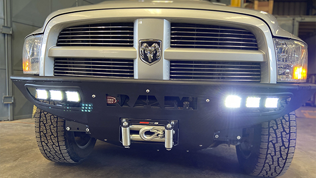 Bumper con LEDS y Winch – RAM 1500
